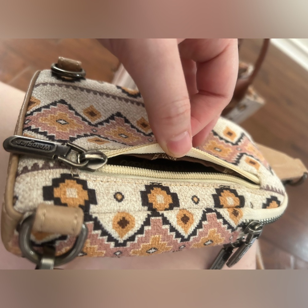 Wrangler purse, crossbody, wallet bundle FLASH SALE - Picture 14 of 16